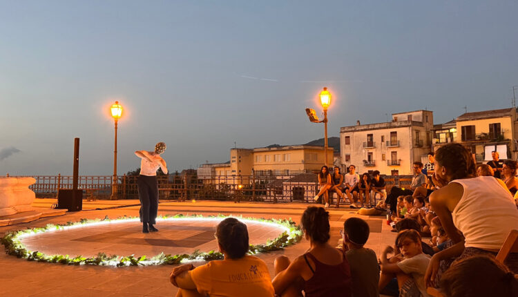 Nicola Galli – Il mondo Altrove-una storia notturna – produzione Tir Danza