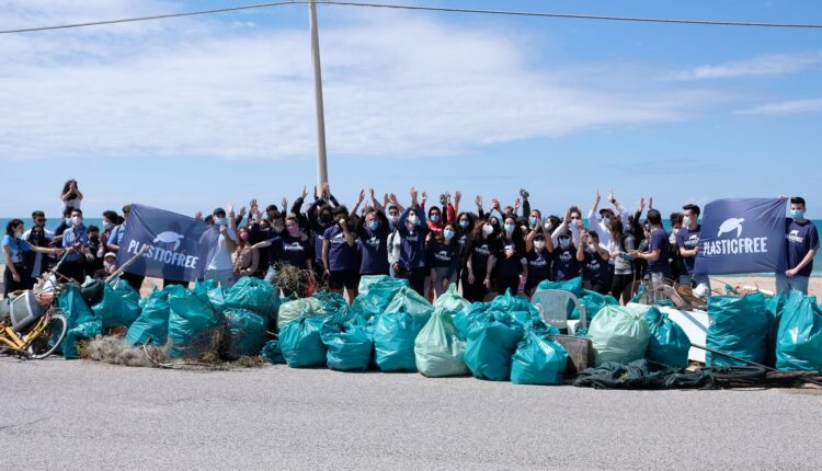 attività ecologica di Plastic Free e Beautiful Days – ph Biagio Tinghino