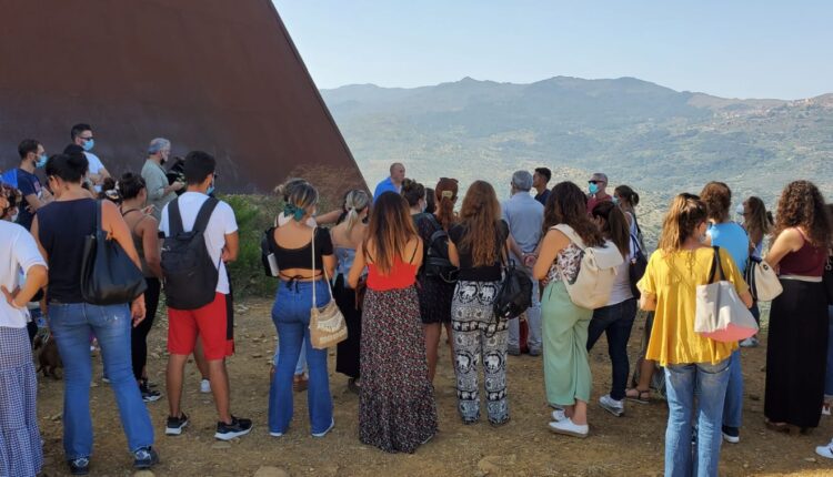 Antonio Presti incontra i visitatori alla Piramide 38° parallelo