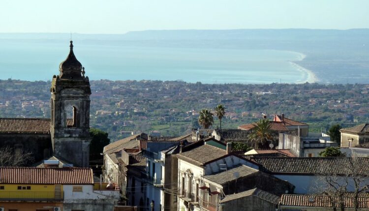 PASSEGGIATA TRECASTAGNI