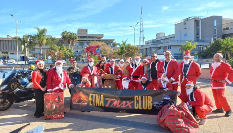 BABBO NATALE GRUPPO IN MOTO