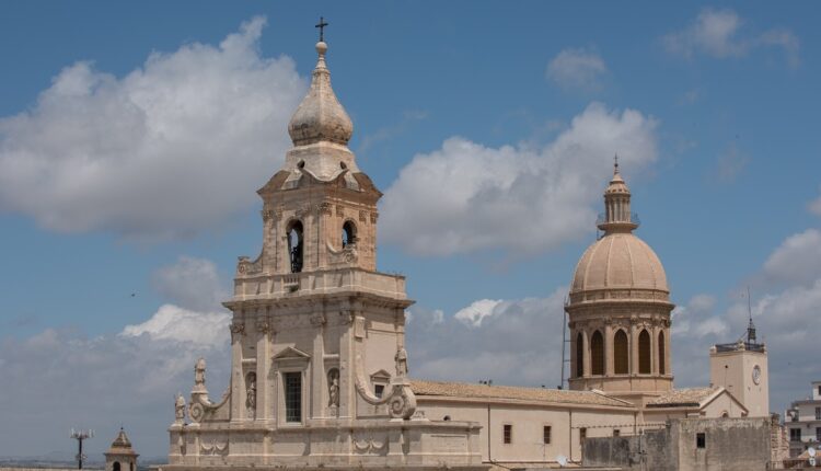 Chiesa Madre Comiso esterno – foto di Salvo Inghilterra