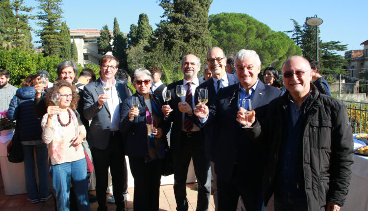 Consegna vino annata 2021 dell’istituto di istruzione superiore “E.Fermi-F.Eredia”di Catania all’Ente Parco dell’Etna (3)