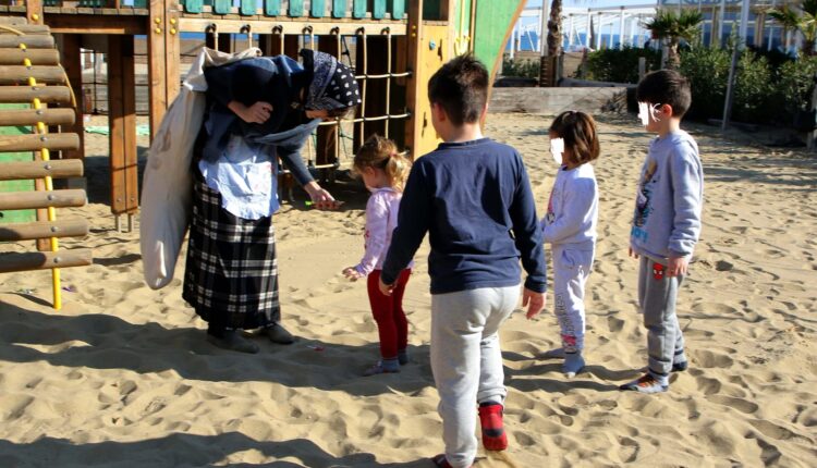 la befana arriva al lido le palme di catania (3)