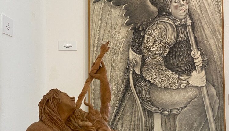 Momò Calascibetta 6_ scultura Pasiphae, sullo sfondo W the King (Minosse)(ph. Melamedia)