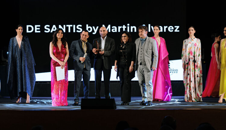 Alessandro Silvio e Daria Sturniolo di Confartigianto Messina premiano De Santis by Martin Alvarez