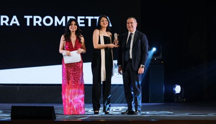 Il presidente della Camera di Commercio Ivo Blandina premia Chiara Trombetta