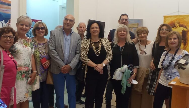 delegazione greca e artisti di Arteinsieme con la sindaca Maria Rita Schembari