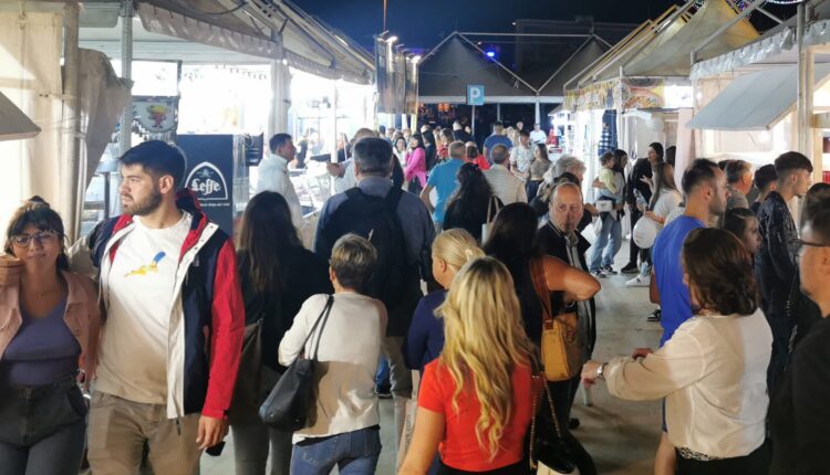 Prosegue il grande successo della Nona Edizione del Festival della Birra & Street Food Regionale a Gravina di Catania (1)