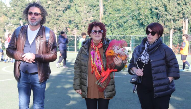 dirigente morsellino con i genitori di luca Nerino Cutuli e Cristina Sciuto-Partita benefica “Un Goal per Luca” al Duca degli Abbruzzi (3)