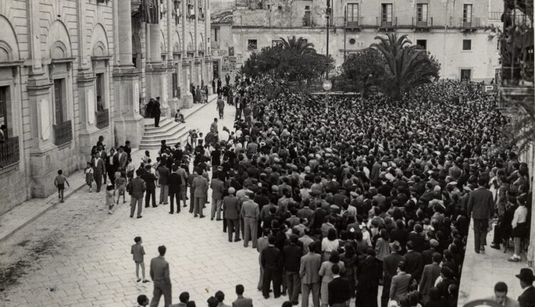 discorso di fine mandato dal balcone del municipio – 18 maggio 1952