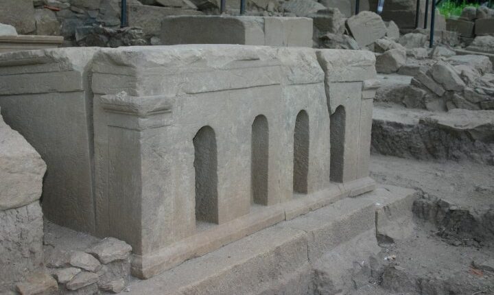Abakainon necropoli particolare di una sepoltura monumentale (1)