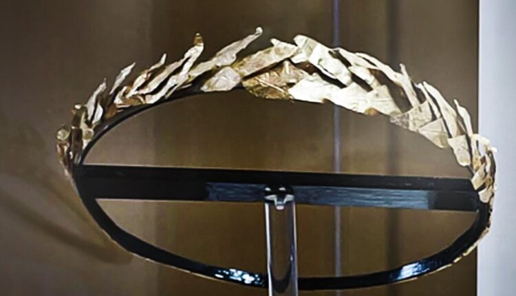 corona di foglie di mirto in oro