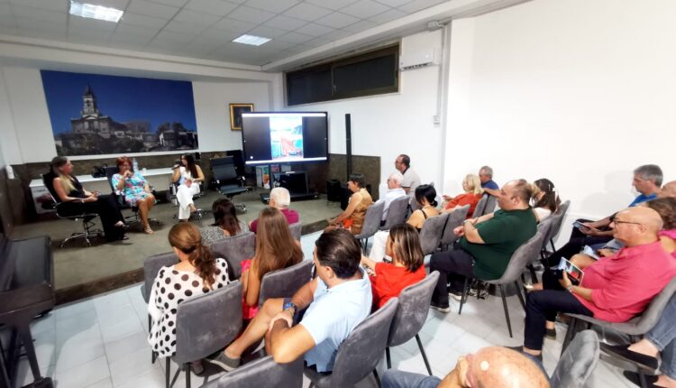 Presentato “Sale e Sole” presso la biblioteca comunale di Trecastagni (1)