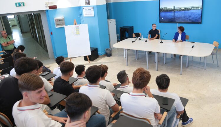 Incontro con il giornalista Giuseppe La Venia al “Duca degli Abruzzi di Catania” (2)